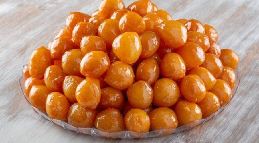 Geleneksel Yuvarlak Saray Lokması Dağıtımı